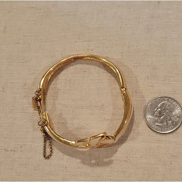 Vintage Classic Monet Goldtone Cream Knot Enameled Cuff Bangle Bracelet Signed - Picture 7 of 12